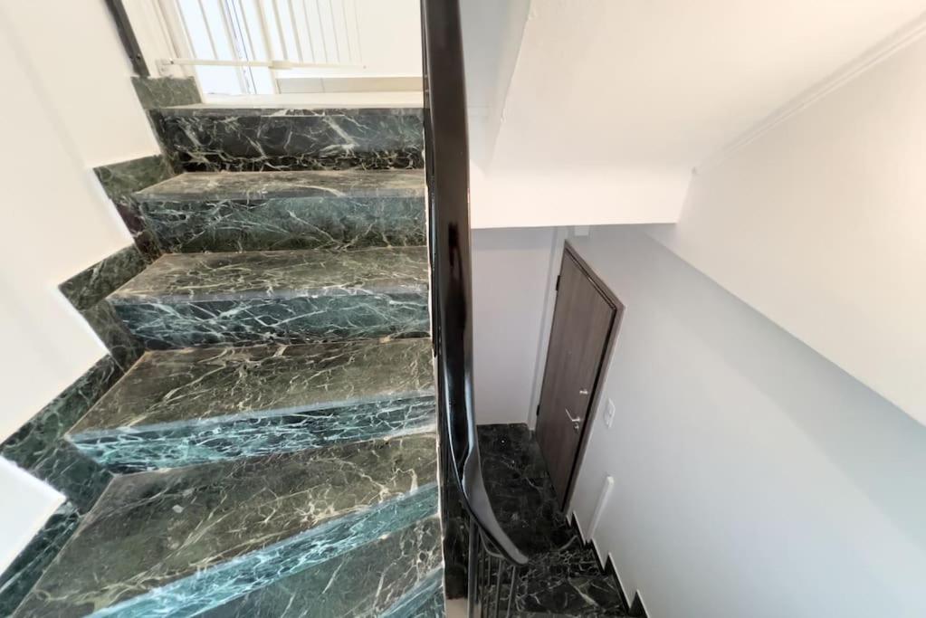 Spacious Penthouse Near Downtown Athena Bagian luar foto