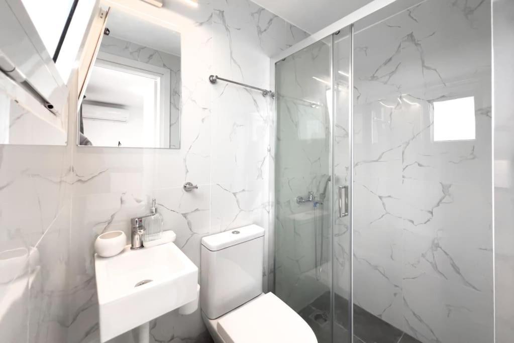 Spacious Penthouse Near Downtown Athena Bagian luar foto